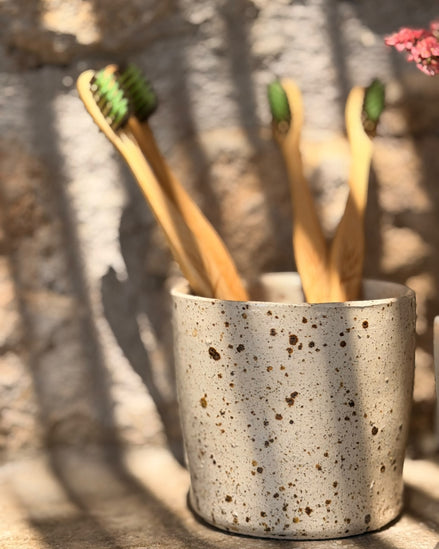 Toothbrush Holder in Speckled White