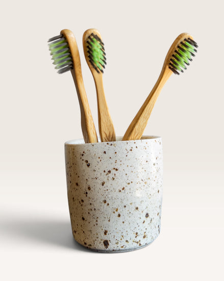 Toothbrush Holder in Speckled White