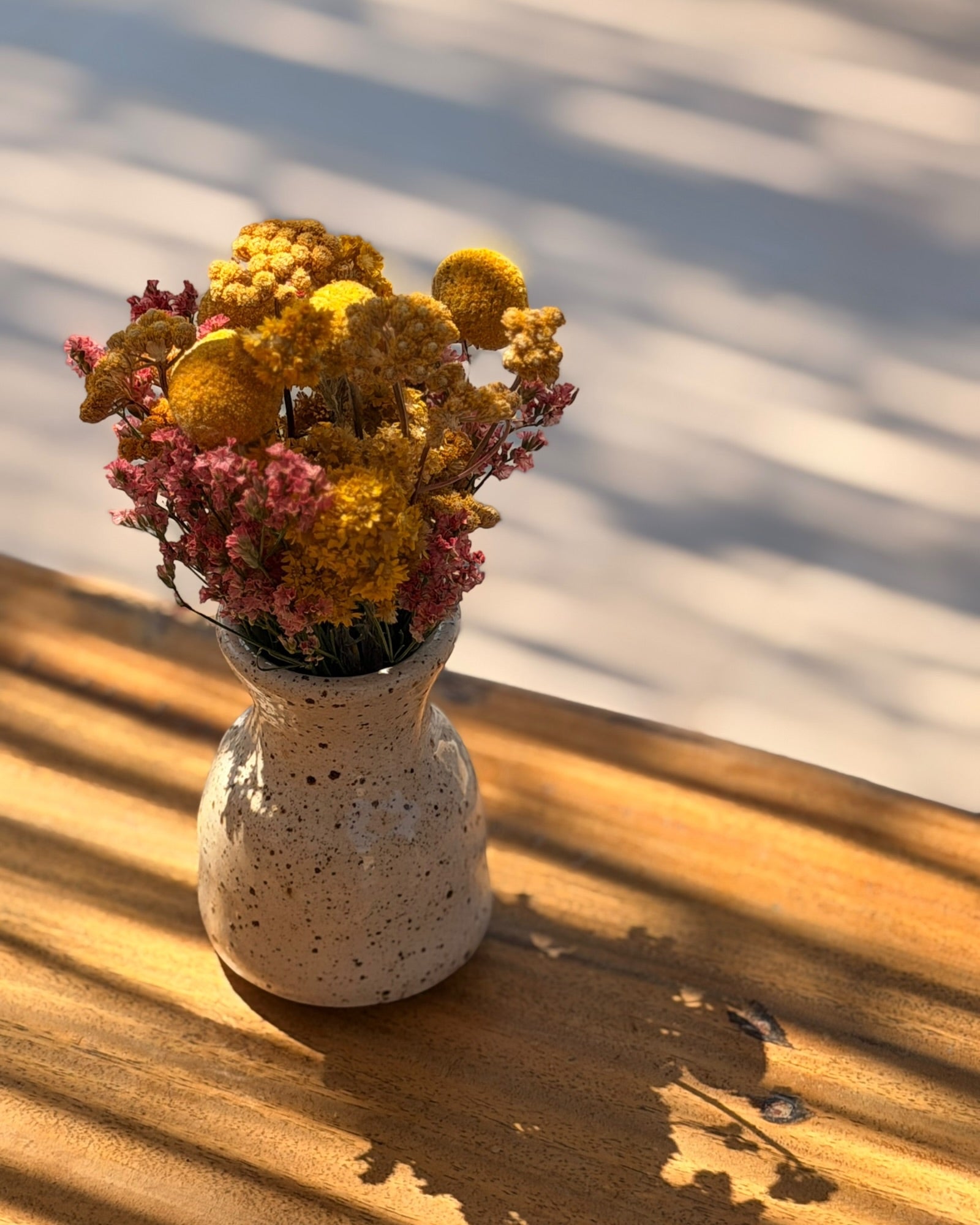 Petit Vase in Speckled White with Dry Flowers