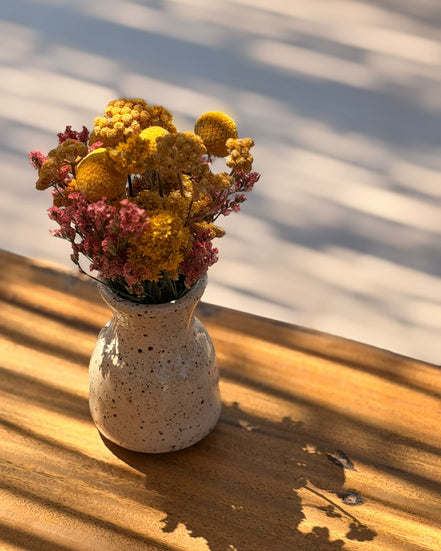Petit Vase in Speckled White with Dry Flowers