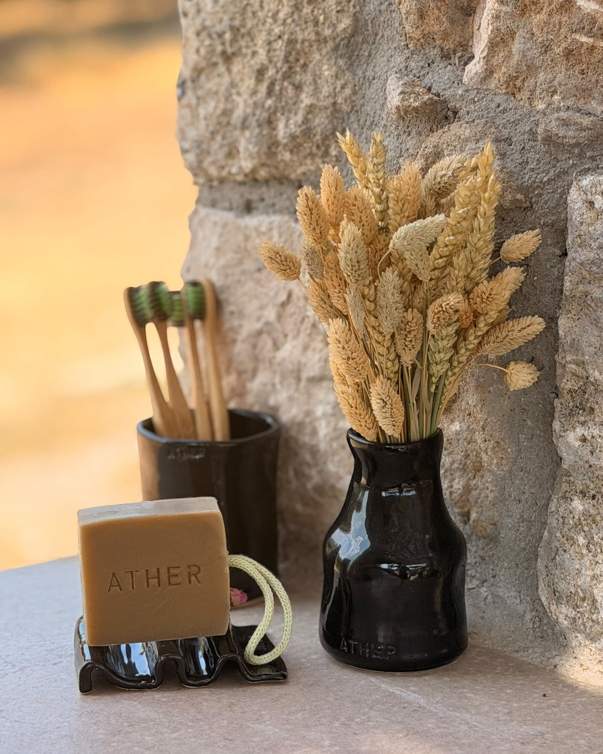 Petit Vase in Black with Dry Flowers