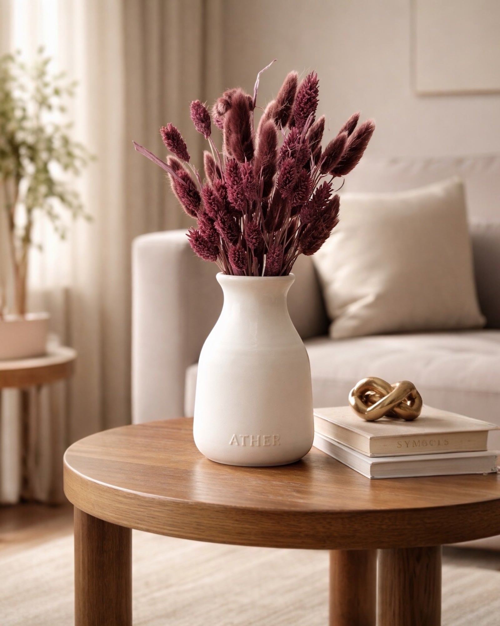 Petit Vase in Off-White with Dry Flowers